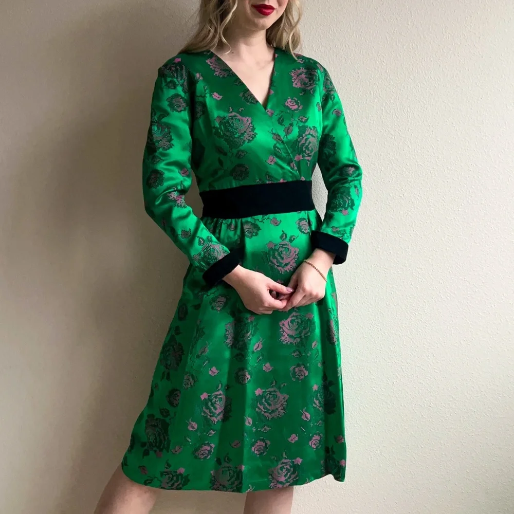 Vintage 1950s Emerald Satin Dress With Pink Florals (M) - Picture 1 of 12
